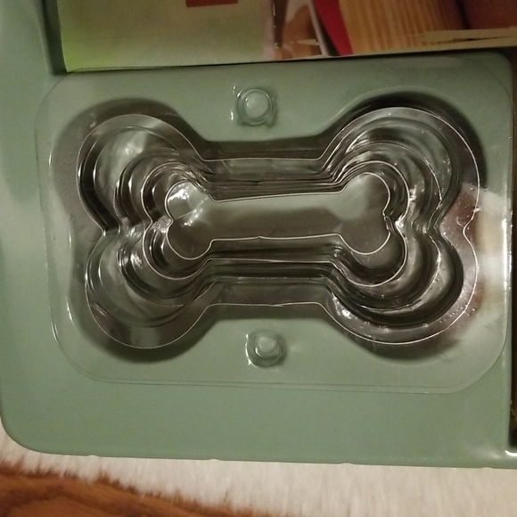 Organic Dog Treats Book & Kit Home Cooking For Your Dog (aka best friend) - Picture 6 of 9